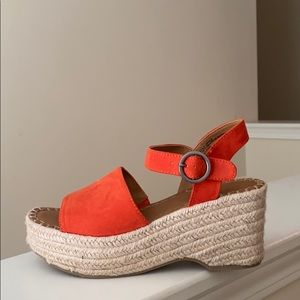 Orange platform sandals 👡
